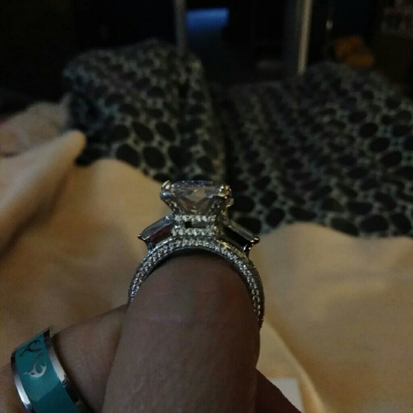 Ring - Picture 2 of 4